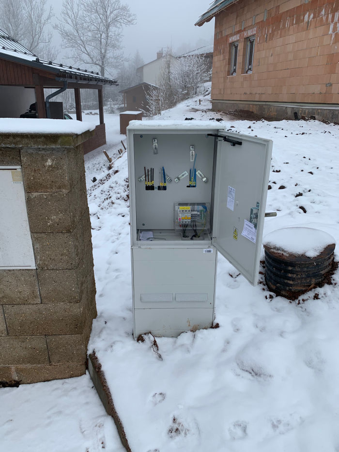 Elner - elektroměrový pilíř